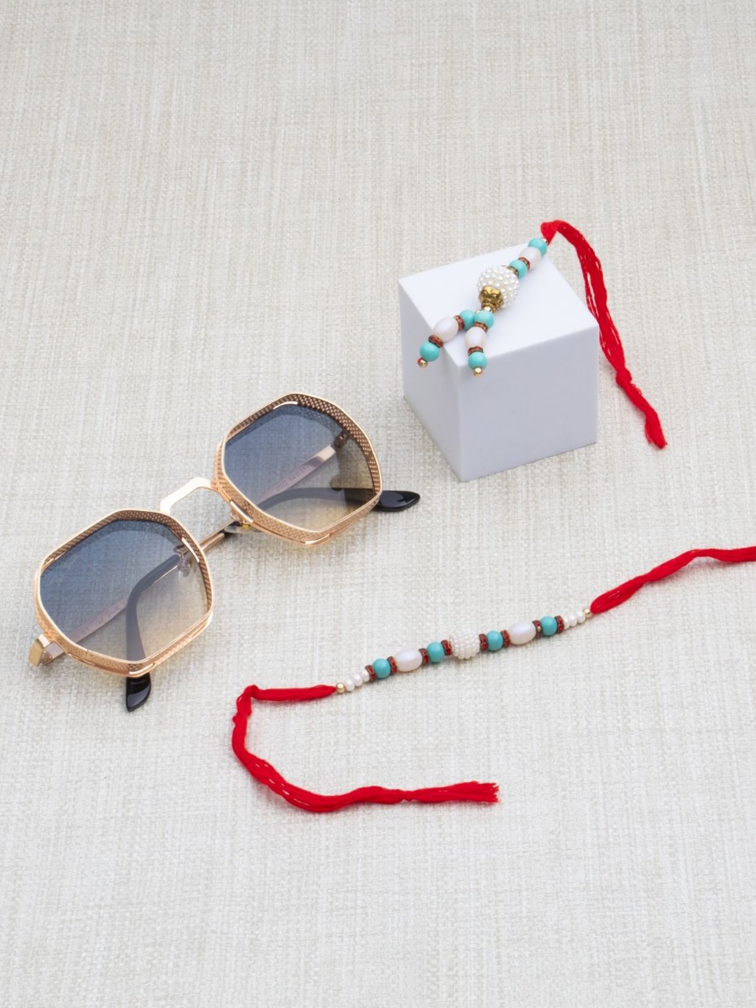 

Ted Smith 3-Pcs Rakhi With Sunglasses Gift Set, Gold