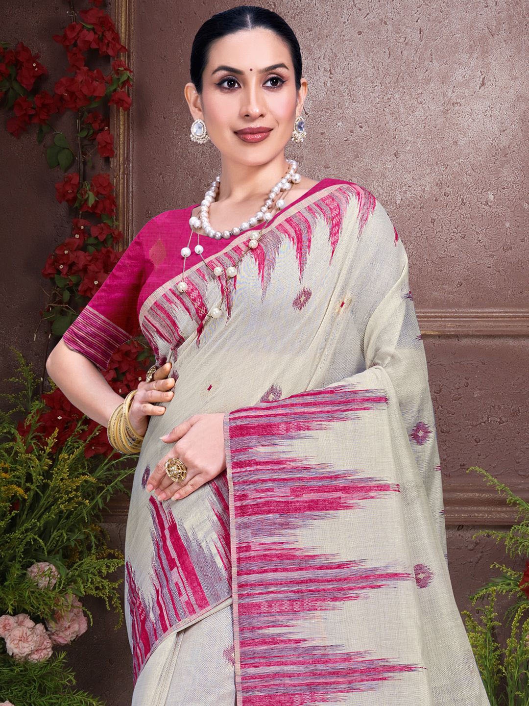 

Exclusiva Ethnic Motifs Saree, Cream