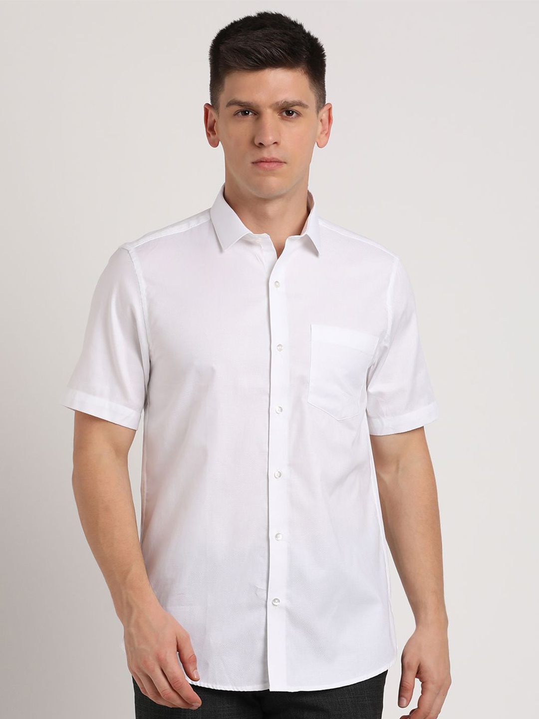 

Turtle Men Standard Solid Cotton Slim Fit Formal Shirt, White