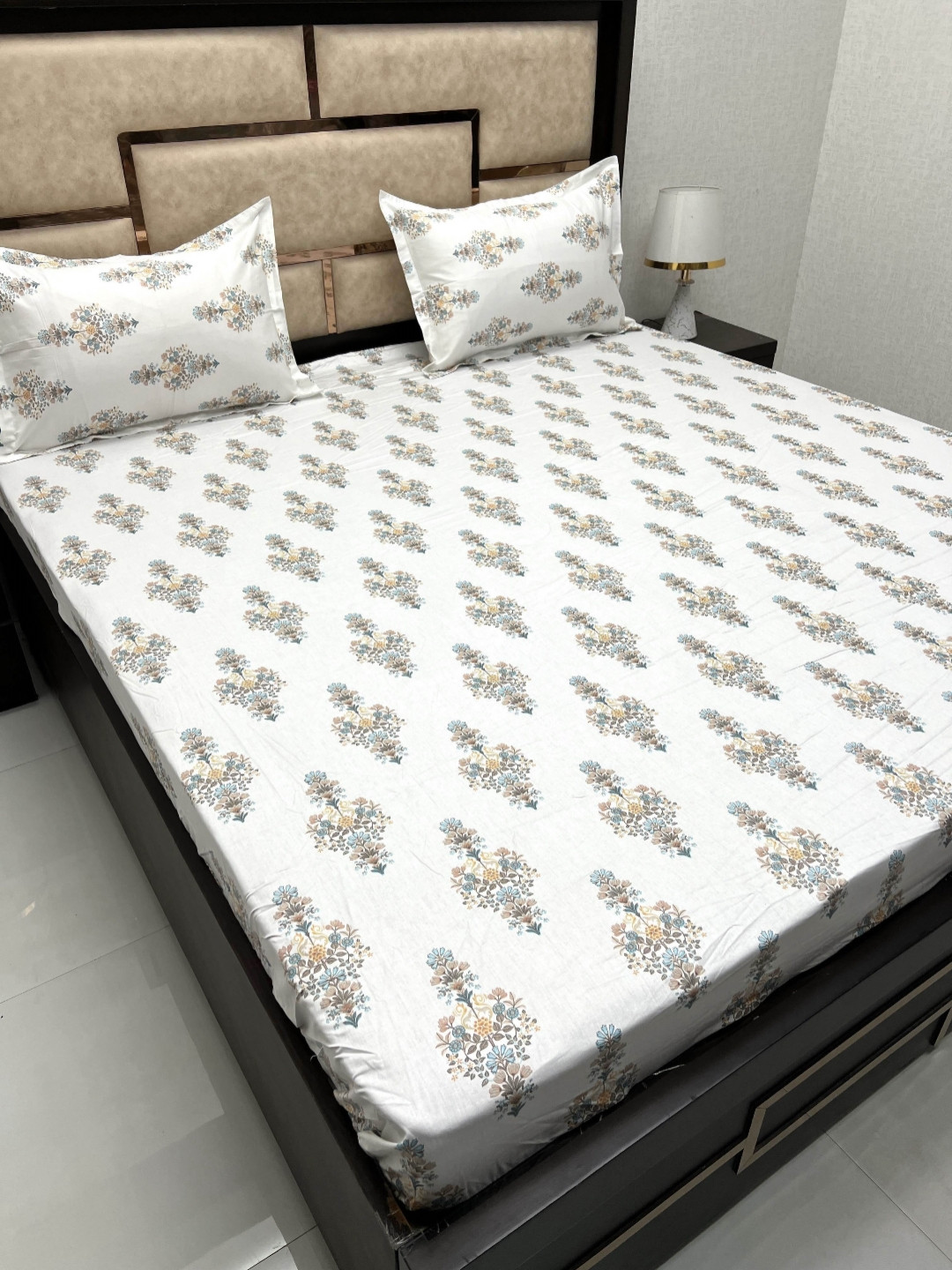 

Pure Decor White Ethnic Motifs 400 TC fitted Cotton King Bedsheet with 2 Pillow Covers