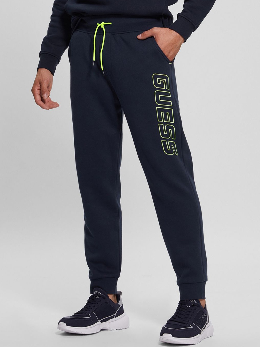 

GUESS Men Relaxed-Fit Mid-Rise Joggers Track Pants, Navy blue