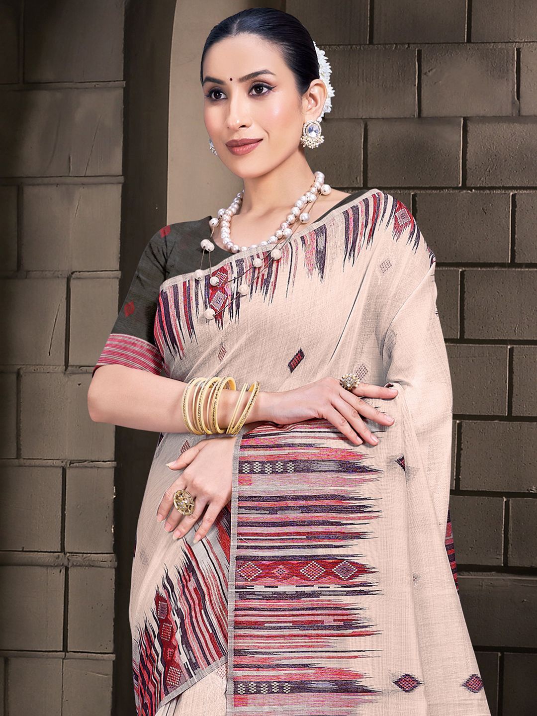 

Exclusiva Cotton Sarees With Blouse, Cream
