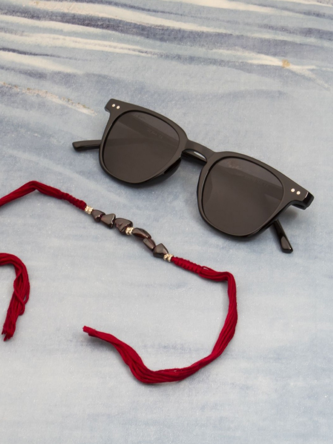

Ted Smith 2-Pcs Rakhi With Sunglasses Gift Set, Gold