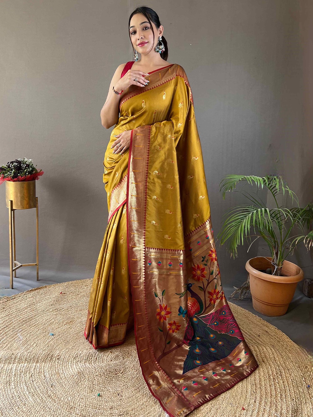 

DEVATITHI Ethnic Motifs Zari Paithani Saree, Yellow