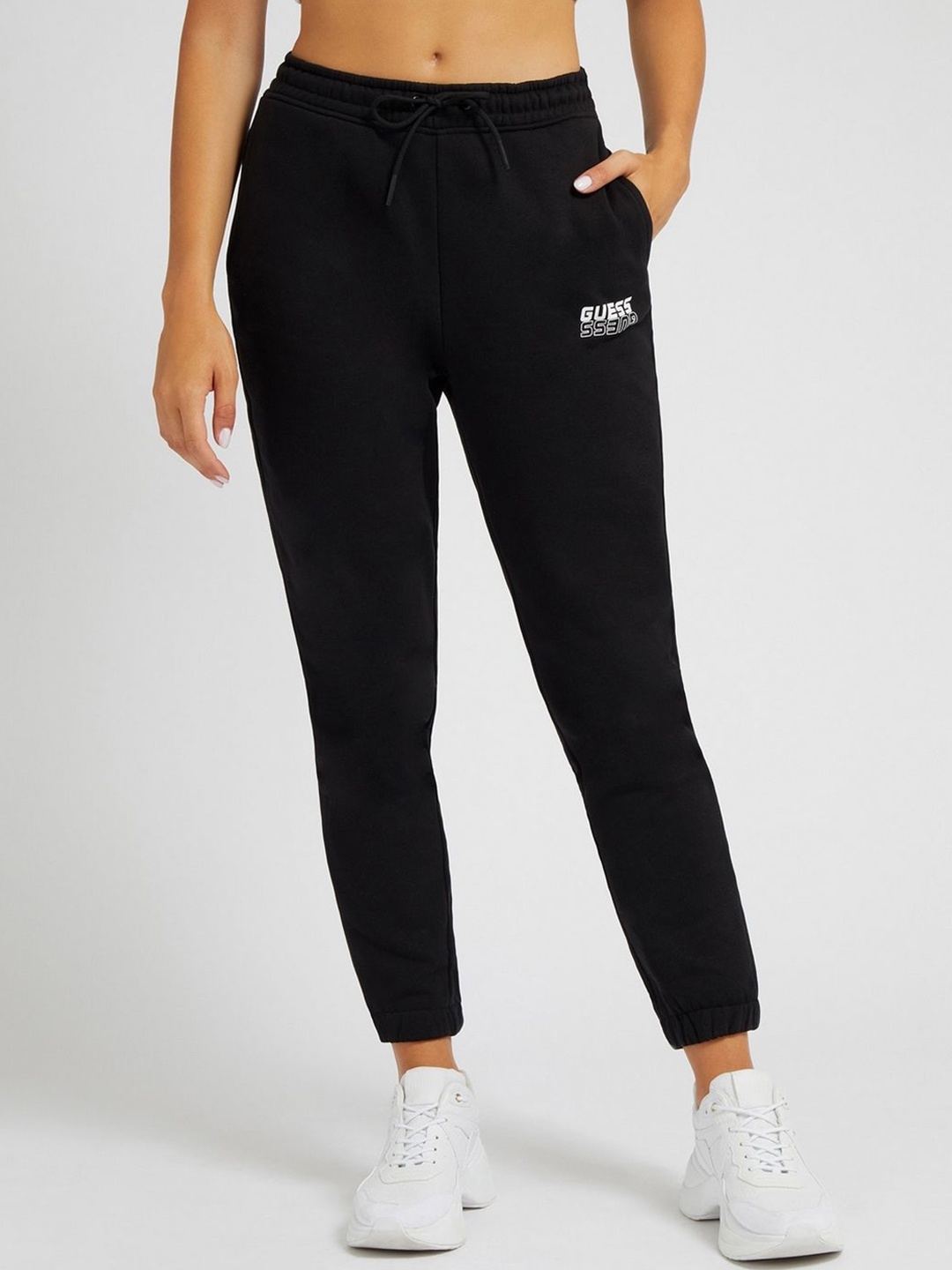 

GUESS Women Relaxed-Fit Mid-Rise Joggers, Black