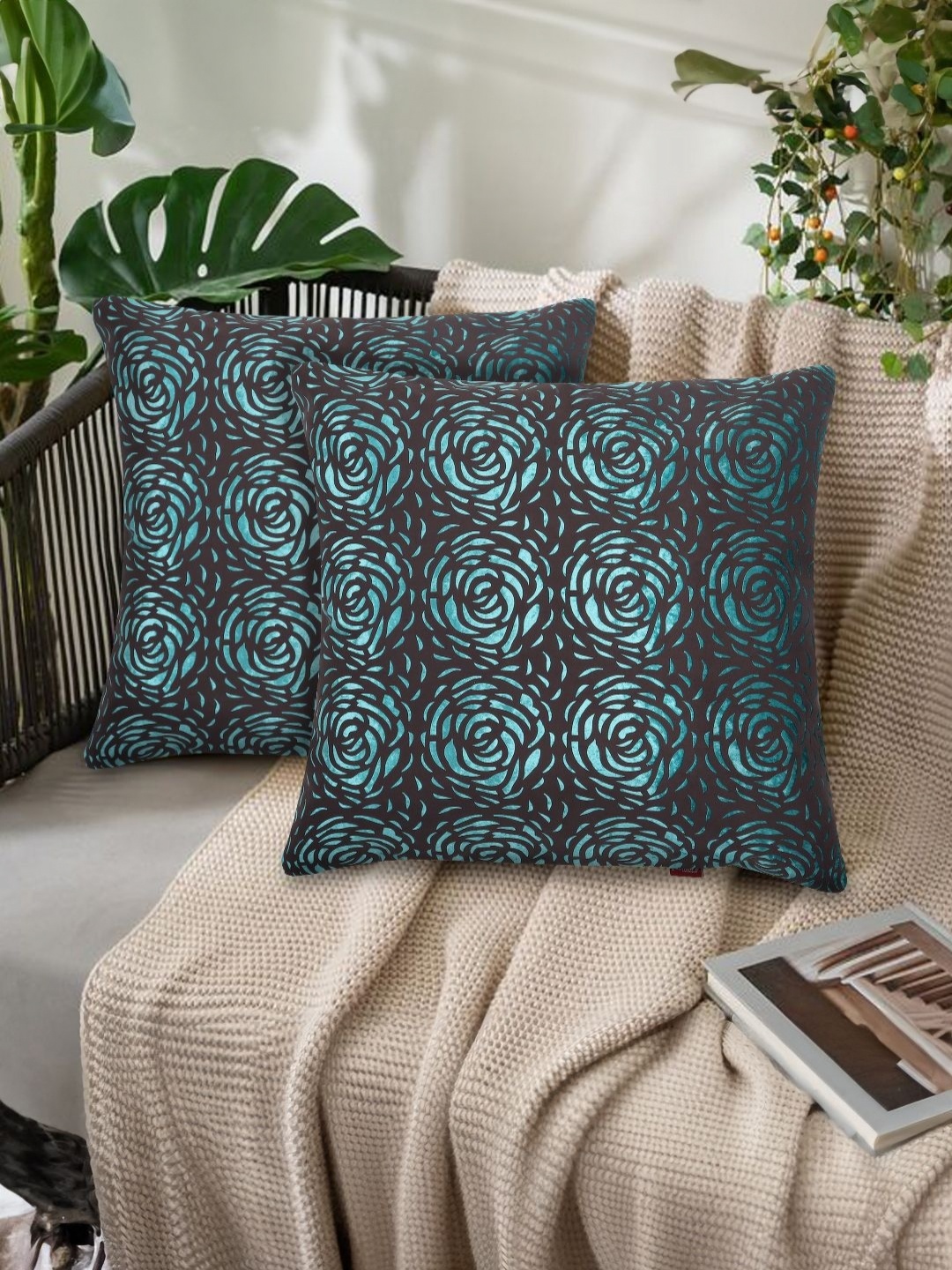 

Tesmare Premium Brown & Teal 2 Pieces Floral Printed Velvet Square Cushion Covers