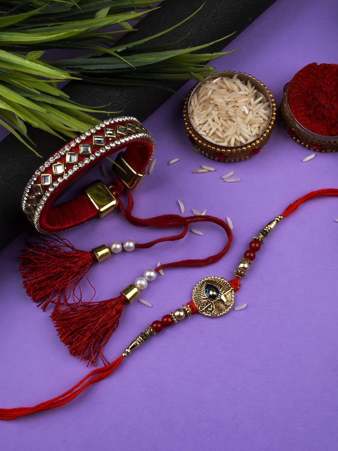 

StileAdda Bhaiya Bhabhi Thread Rakhi With Roli Chawal Box, Red