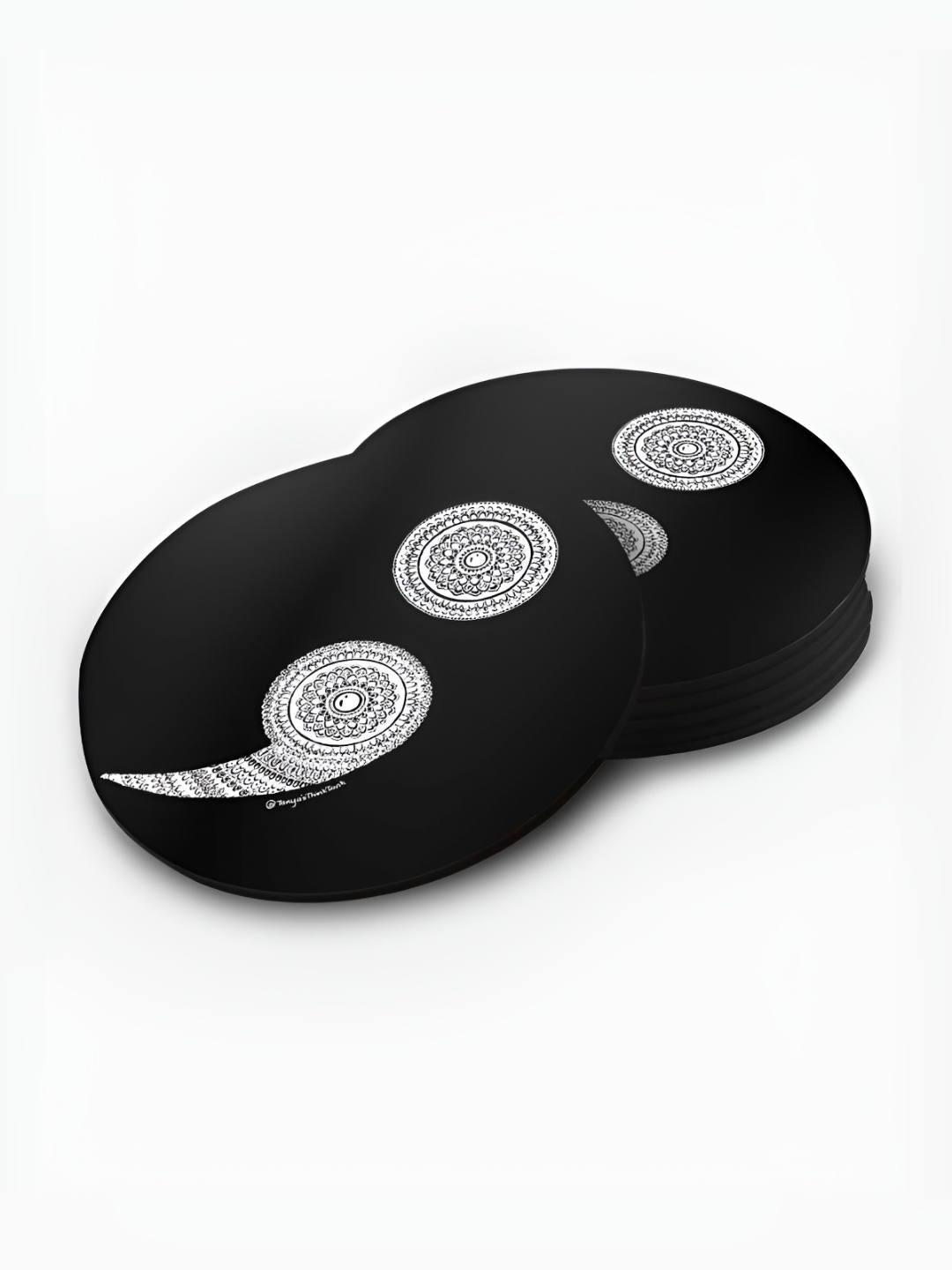 

macmerise Black & White 6 Pieces Round Wooden Coasters