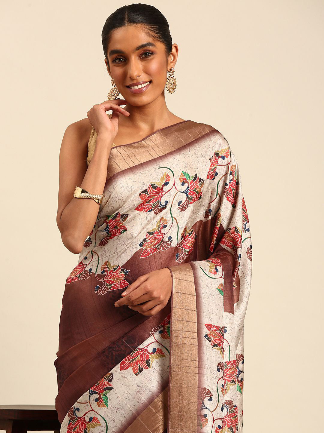 

Exclusiva Floral Digital Print Zari Saree, Off white