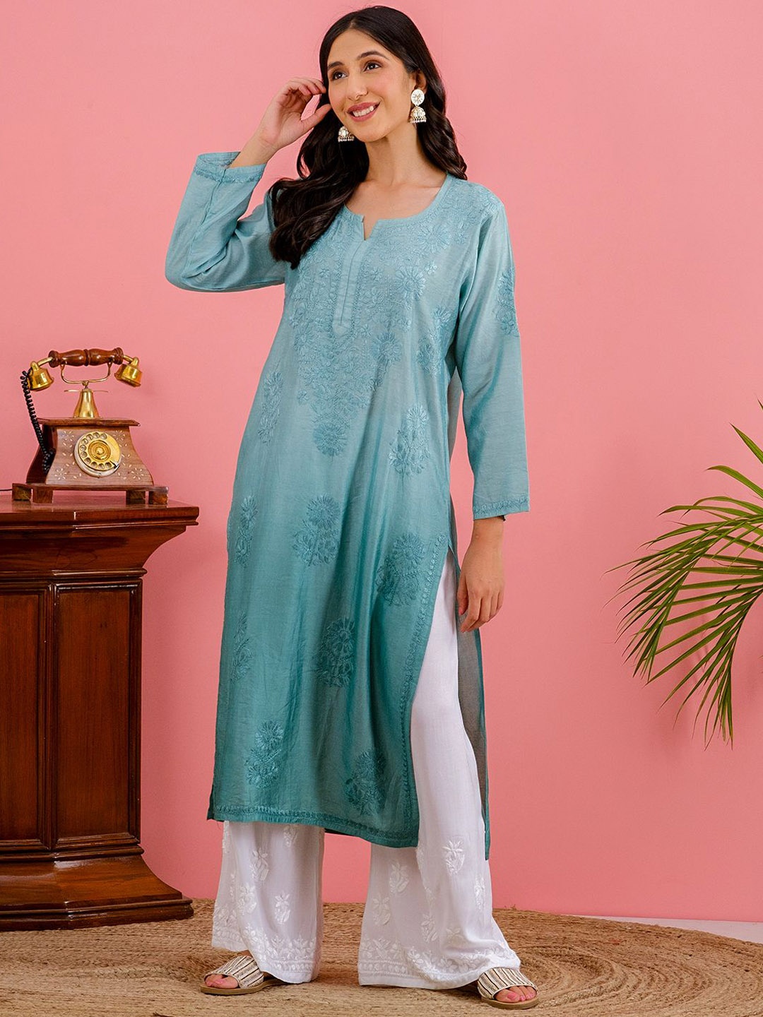 

Chowkhat Women Ethnic Motifs Embroidered Straight Kurta, Green