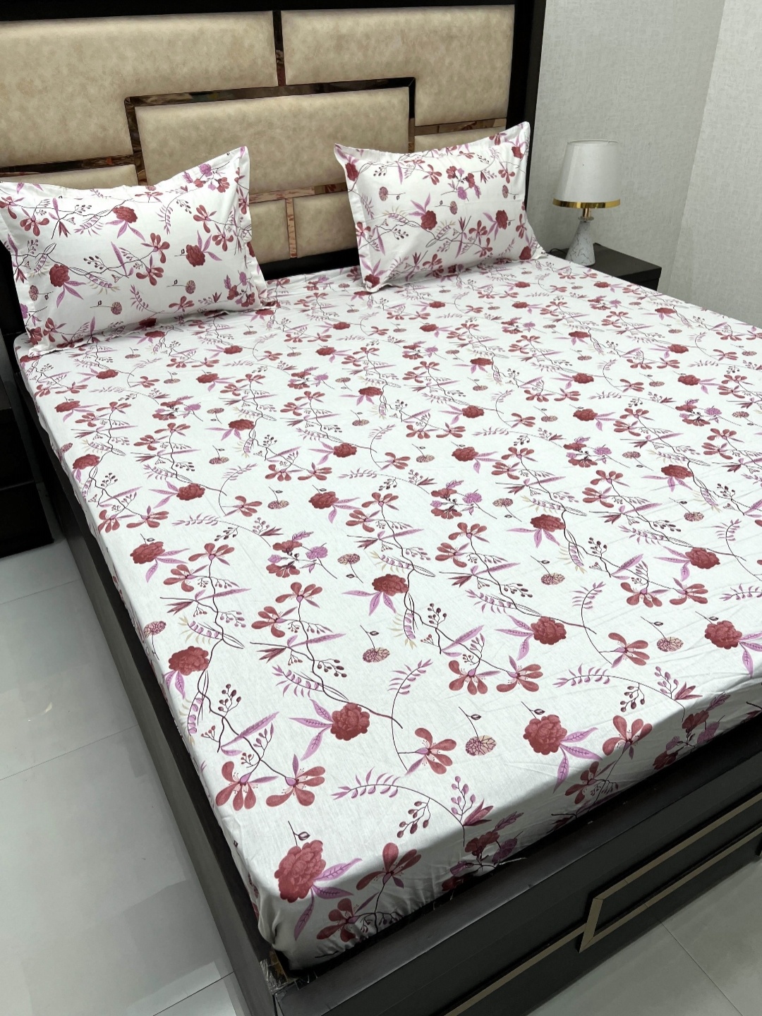 

Pure Decor White & Red Floral 400 TC fitted Cotton King Bedsheet with 2 Pillow Covers