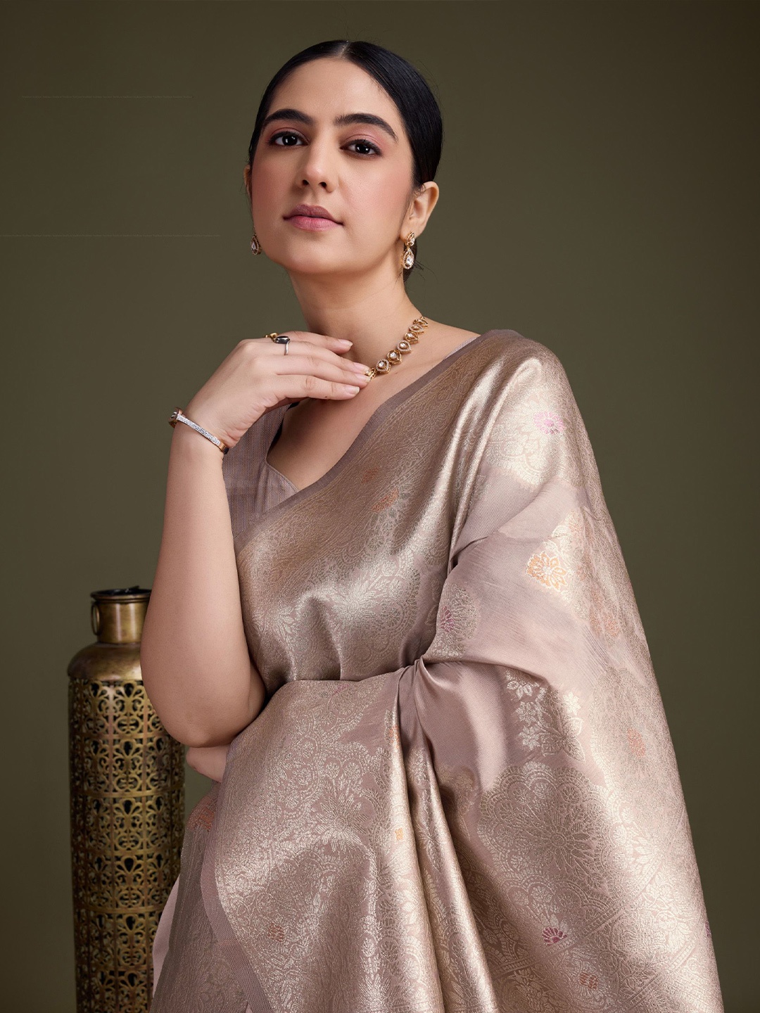 

KIMISHA Ethnic Motifs Zari Silk Blend Banarasi Saree, Pink