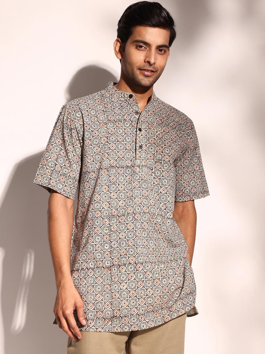 

Fabindia Floral Printed Mandarin Collar Cotton Straight Short Kurta, Grey
