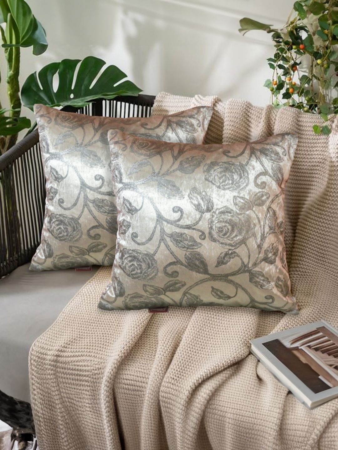 

Tesmare Premiun Off White & Grey 2 Pieces Floral Embellished Velvet Square Cushion Covers