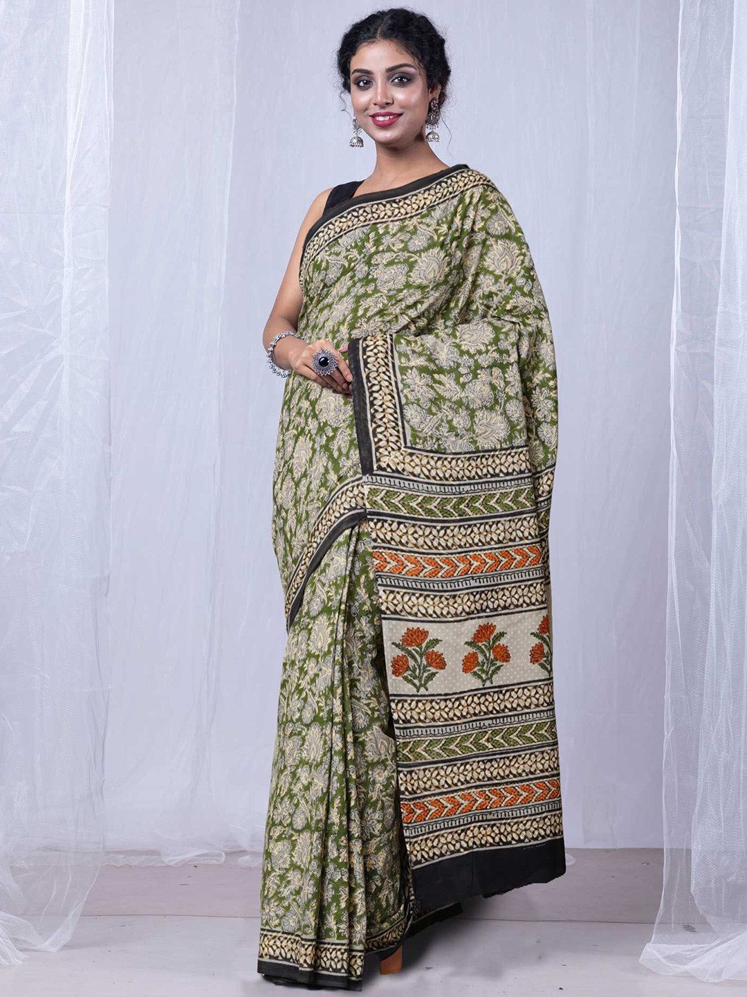 

Unnati Silks Printed Floral Pure Cotton Handloom Bagru Saree, Green
