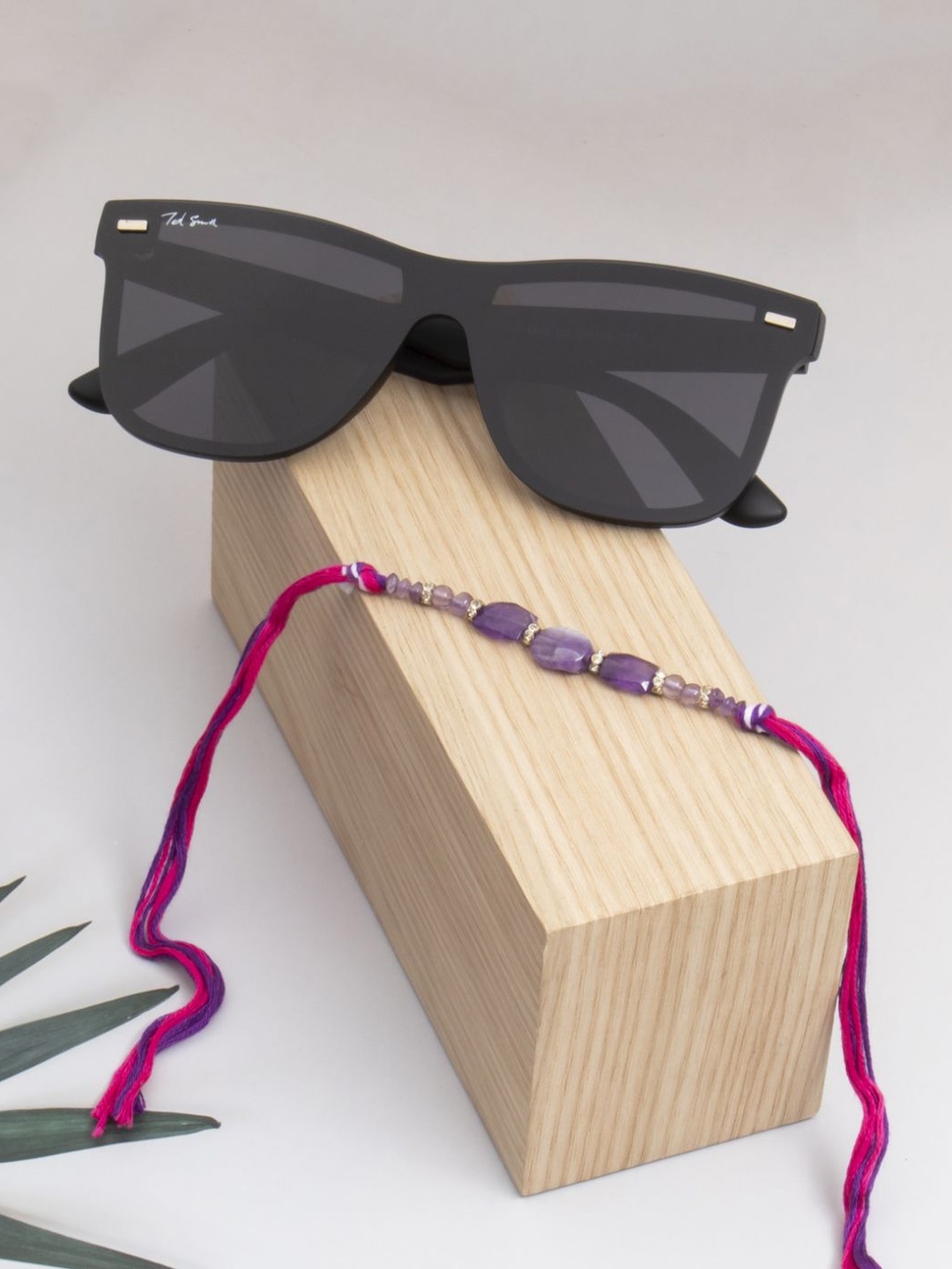 

Ted Smith Rakhi With Sunglasses Gift Set, Black