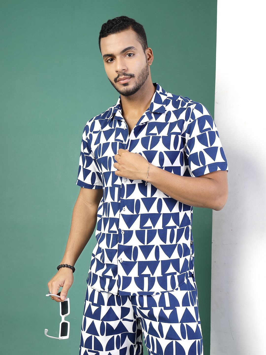 

Rigo Geometric Printed Slim Fit Shirt With Shorts, White