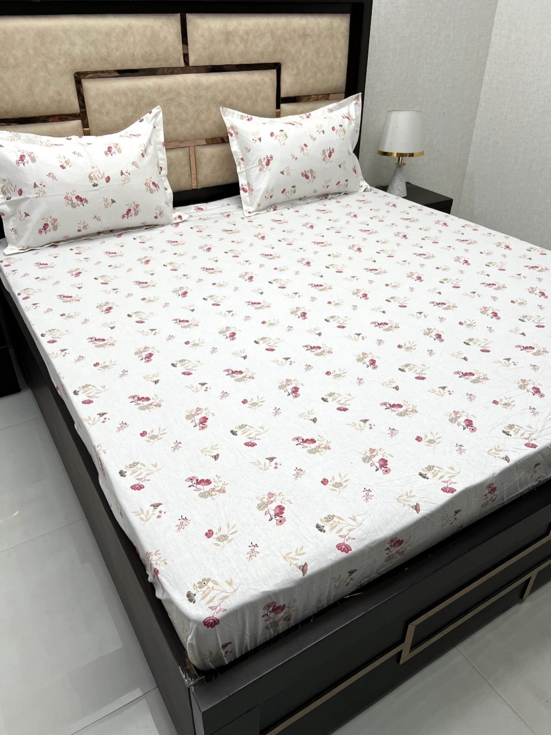 

Pure Decor White & Pink Floral 400 TC fitted Cotton King Bedsheet with 2 Pillow Covers