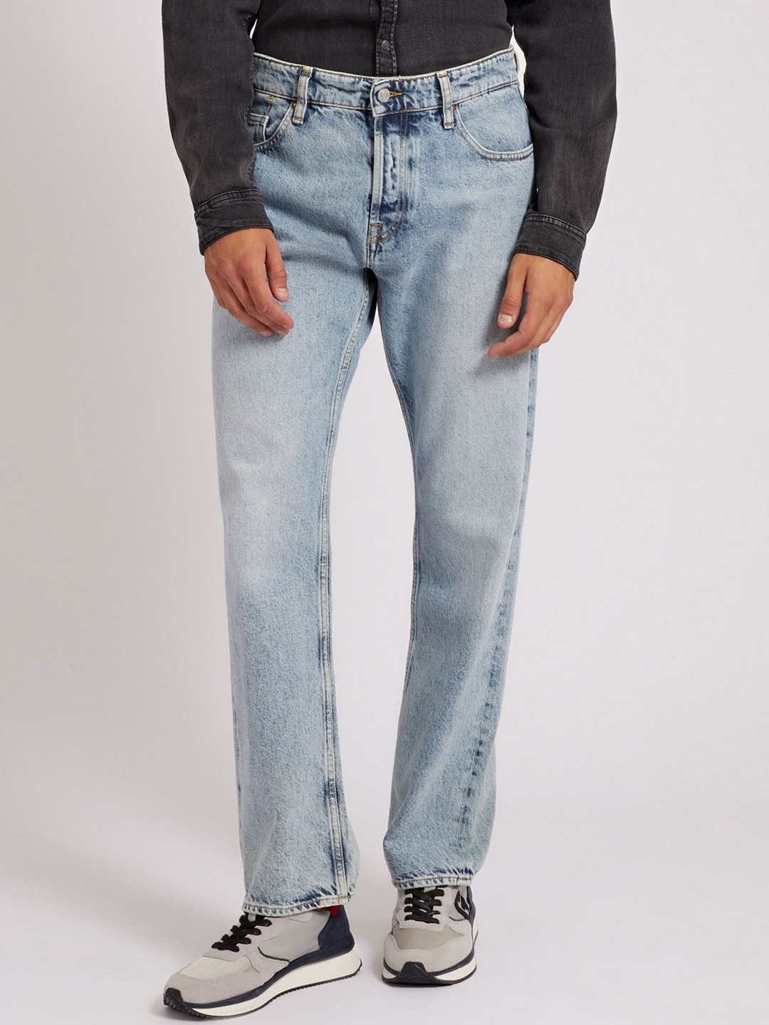 

GUESS Men Tapered Fit Heavy Fade Jeans, Blue