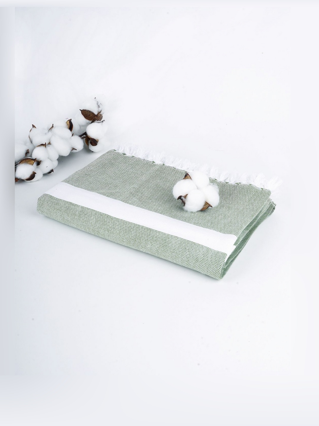 

Thirsty Towel Green & White Pure Cotton 225 GSM Cambric Bath Towel