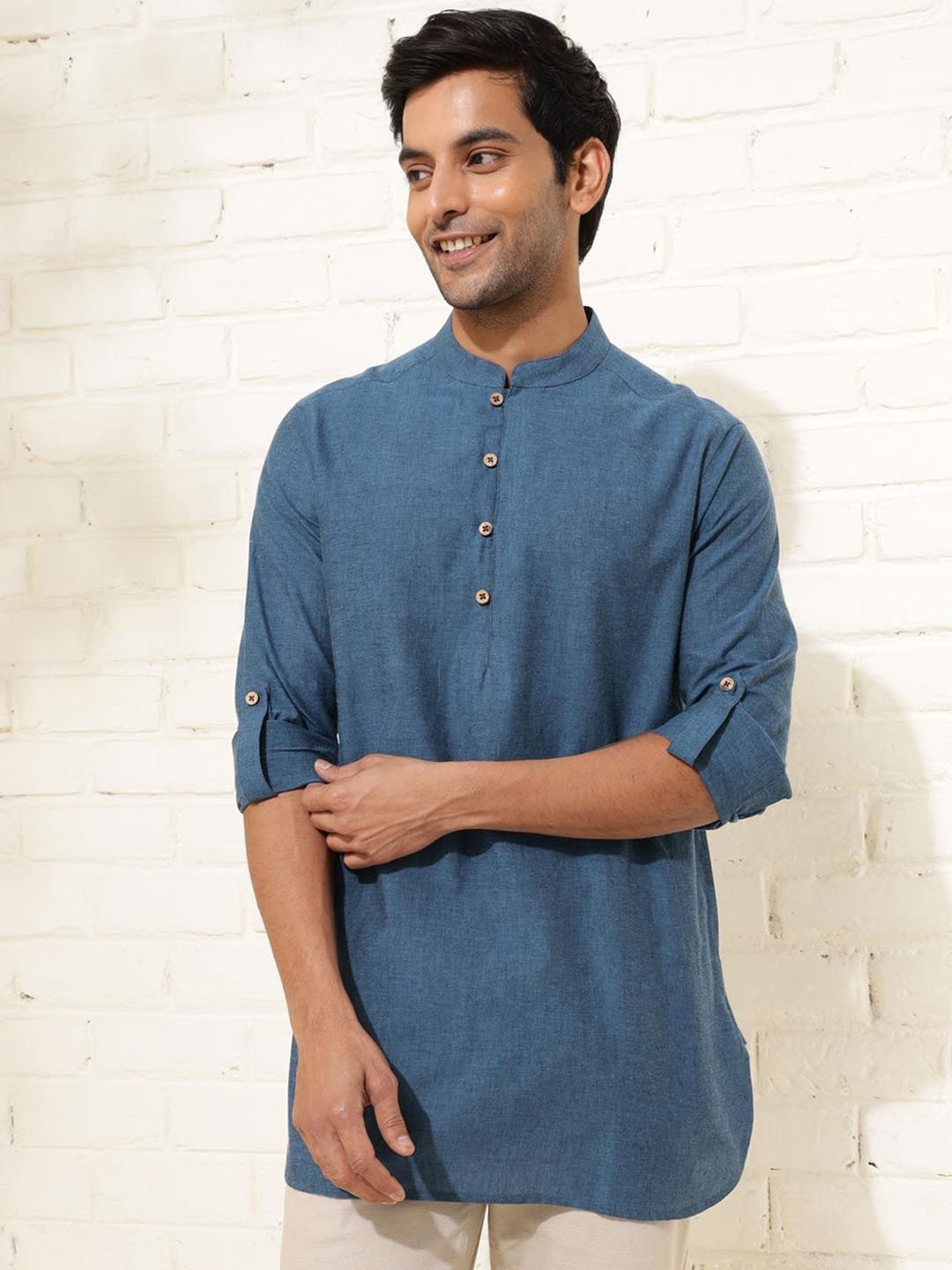 

Fabindia Mandarin Collar Roll-Up Sleeves Cotton Straight Kurta, Blue