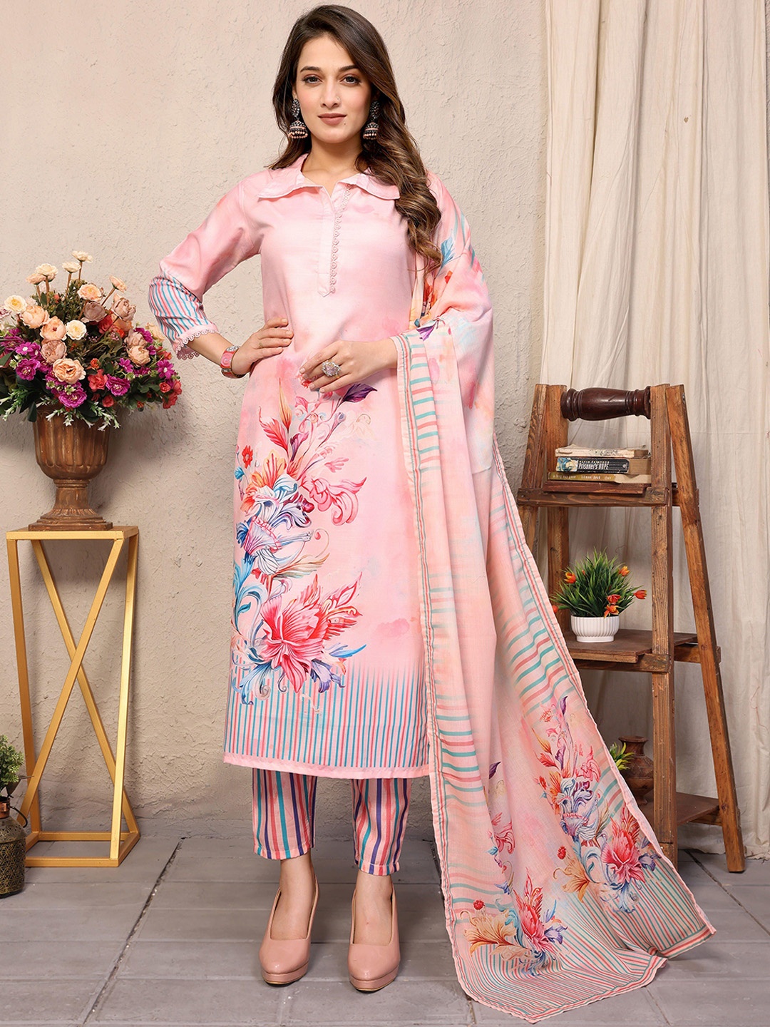 

SUNDARNAARI Floral Printed Thread Work Straight Kurta & Trousers With Dupatta, Pink