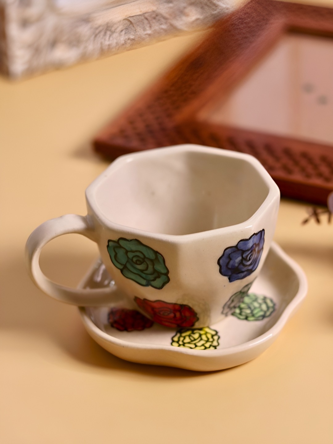 

WEAVING HOMES White & Red 2 Pieces Printed Mug With Dessert Plate