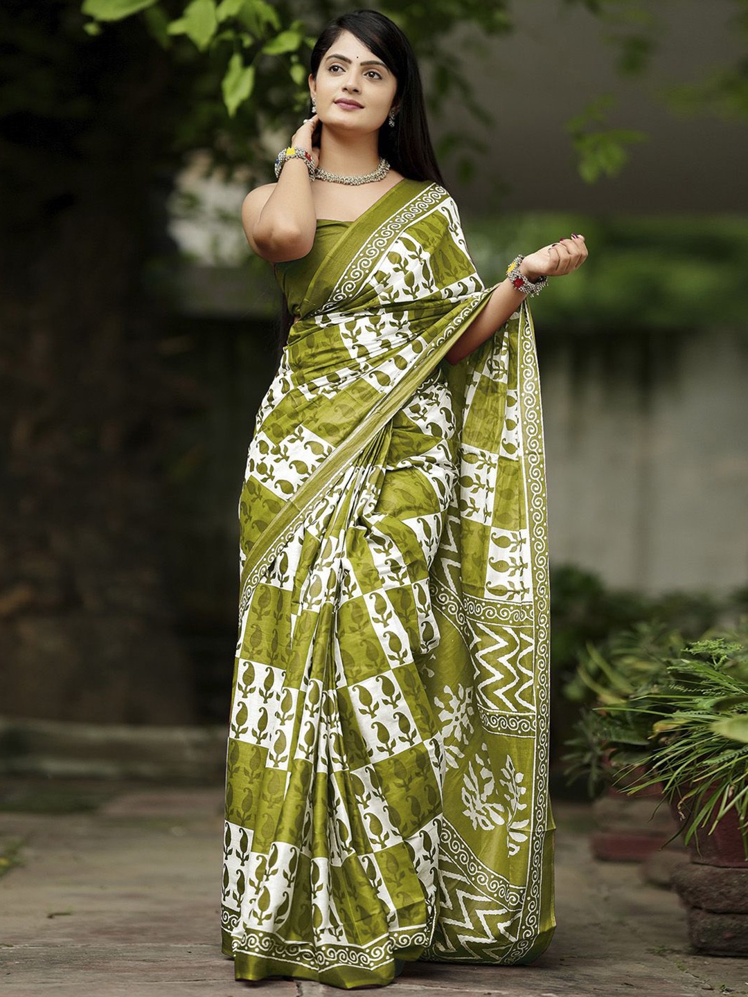 

KALINI Ethnic Motifs Saree, Olive