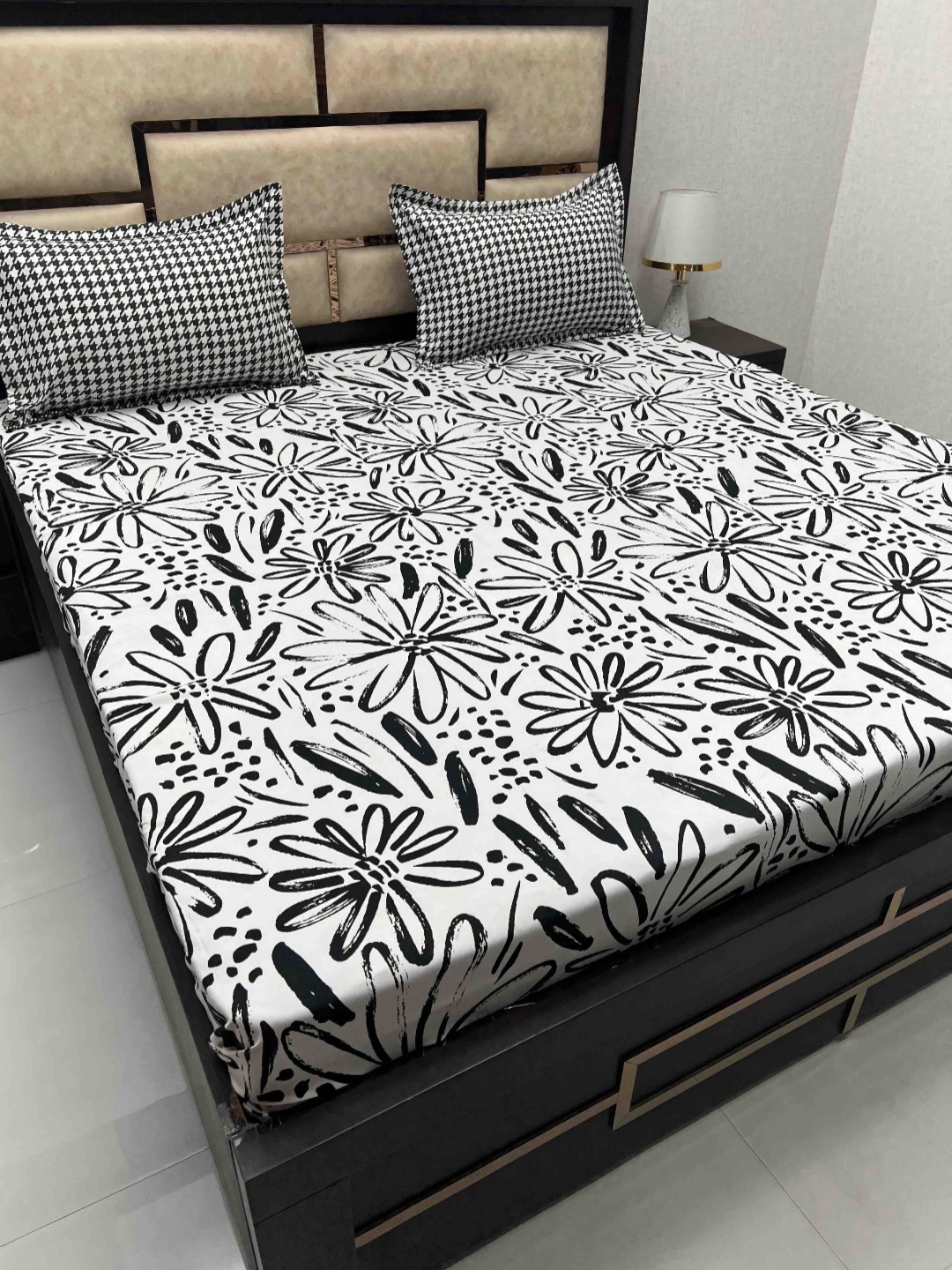 

Pure Decor Black & White Floral 250 TC King Bedsheet with 2 Pillow Covers