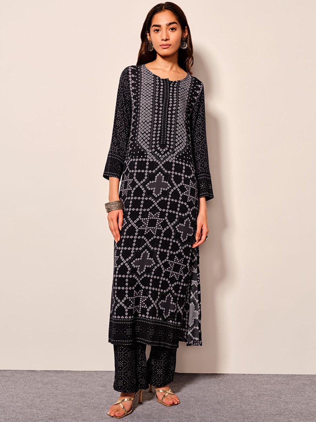 

Global Desi Bandhani Printed Straight Kurta with Trousers, Black