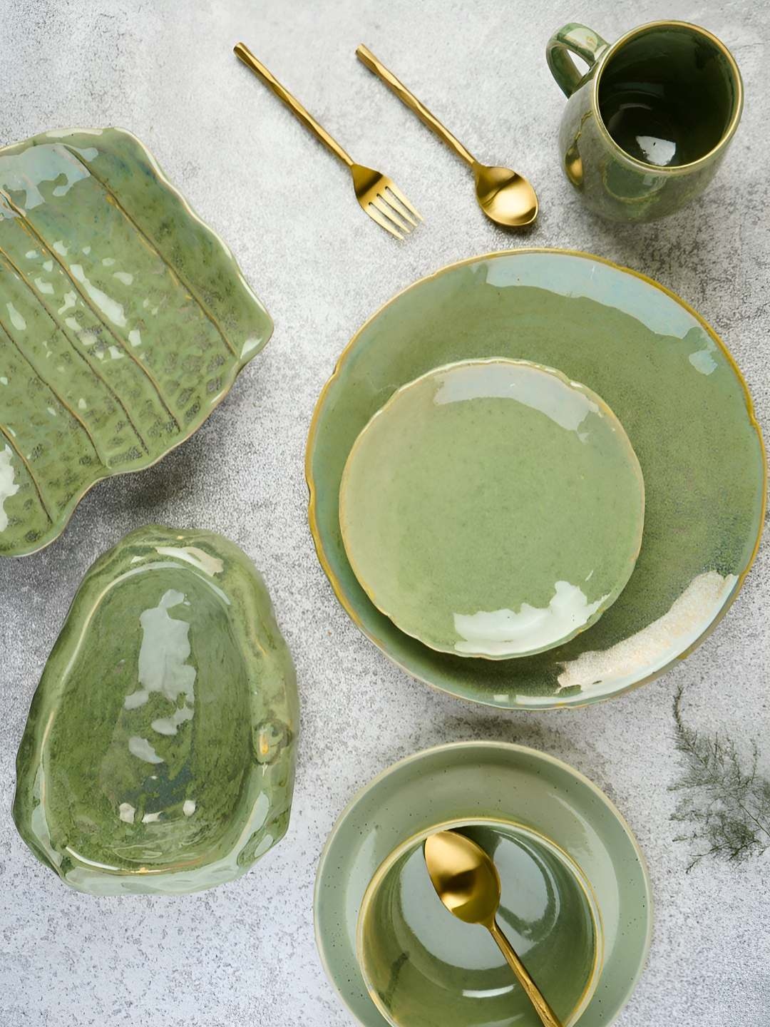 

WEAVING HOMES Green 7 Pieces Glossy Dinner Set