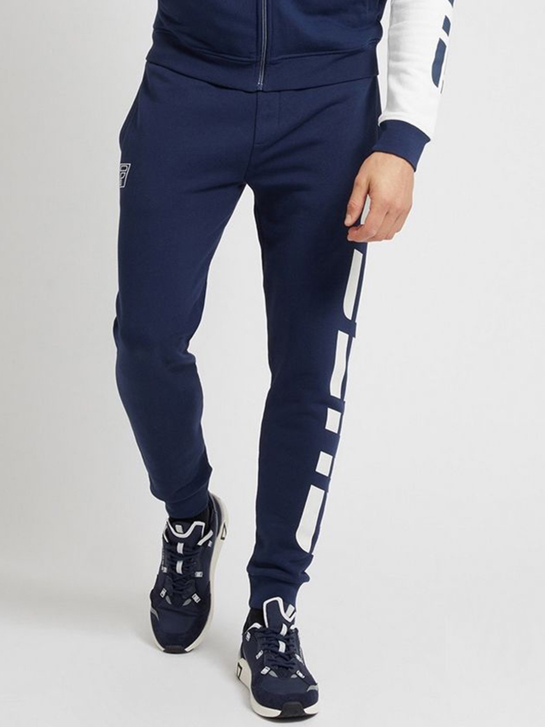 

GUESS Men Printed Relaxed-Fit Mid-Rise Joggers, Blue