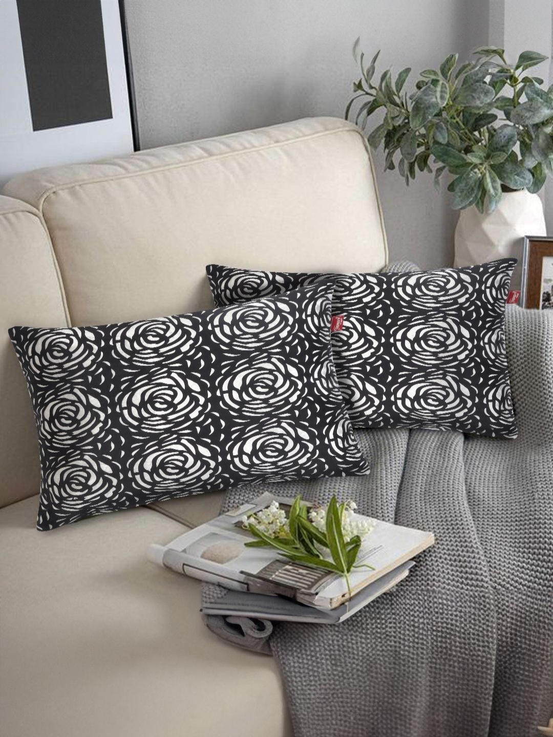 

Tesmare Premium Black & Silver-Toned 2 Pieces Floral Velvet Rectangle Cushion Covers