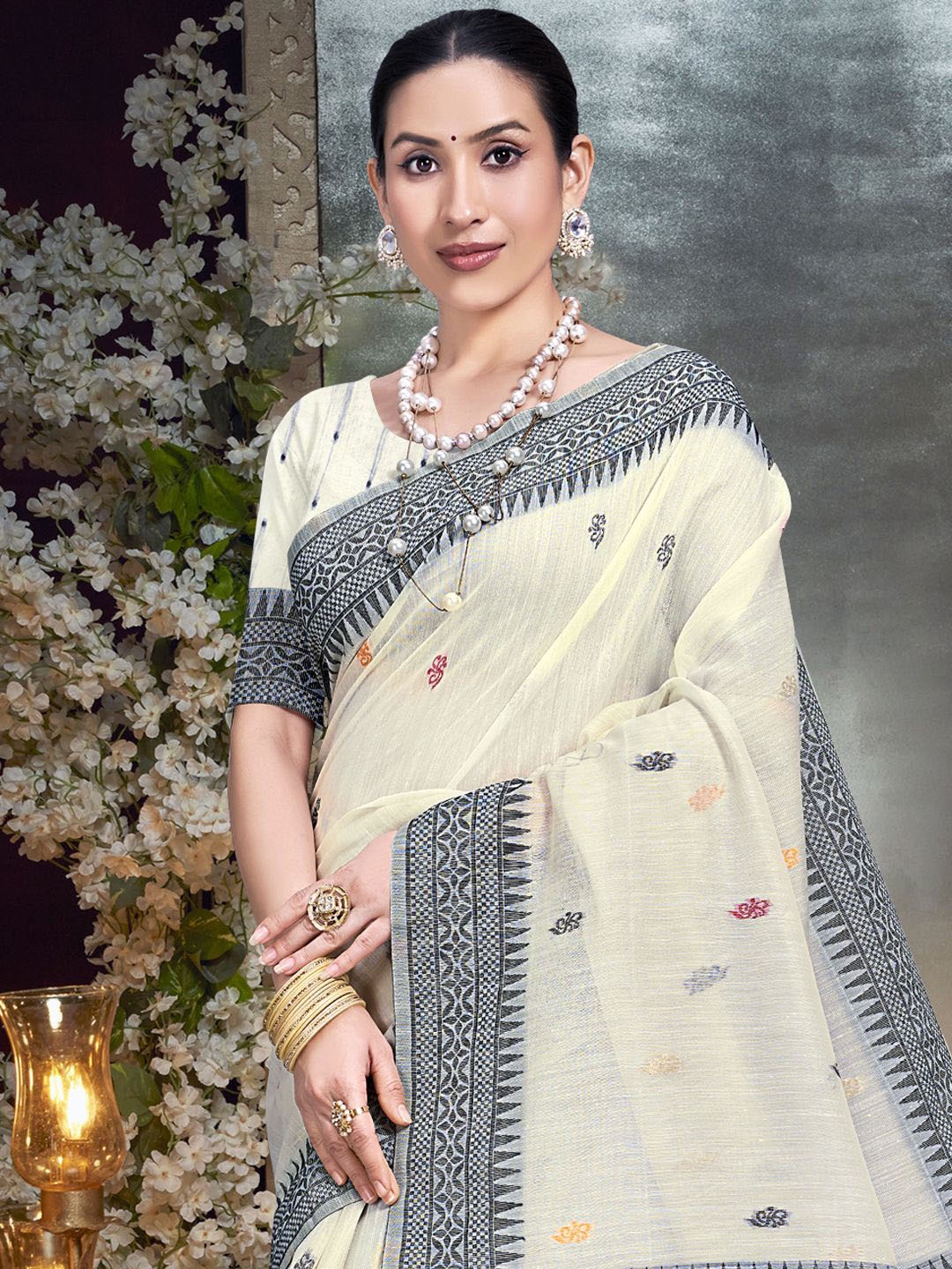 

Exclusiva Ethnic Motifs Woven Design Saree, Cream