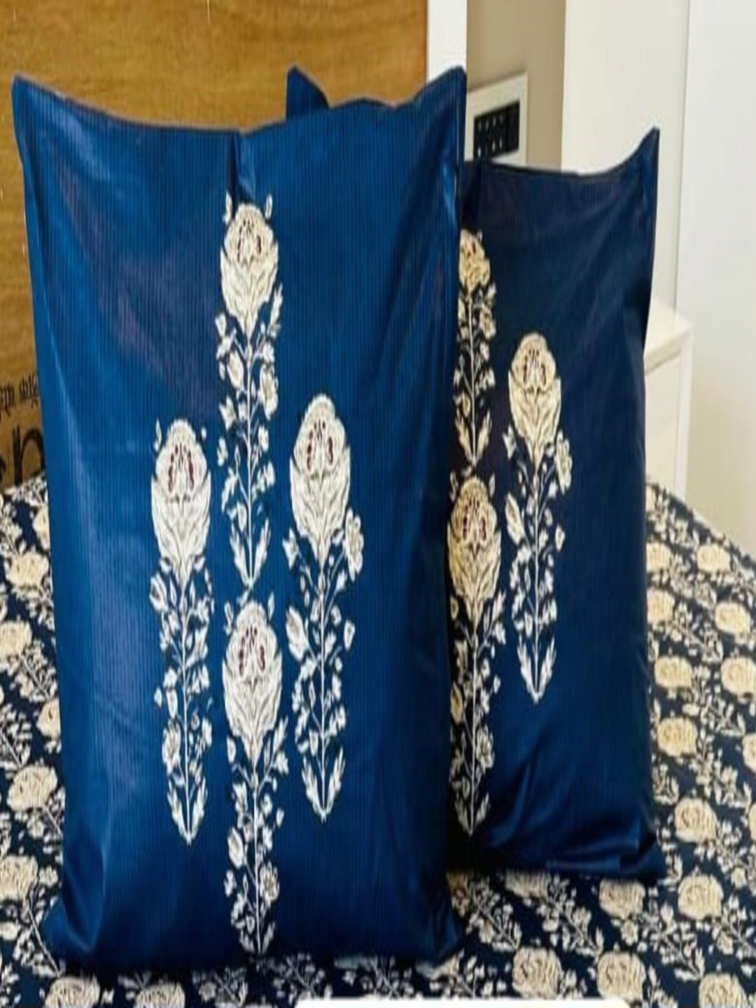 

Bedbathandbliss Teal Floral 300 TC King Bedsheet with 2 Pillow Covers