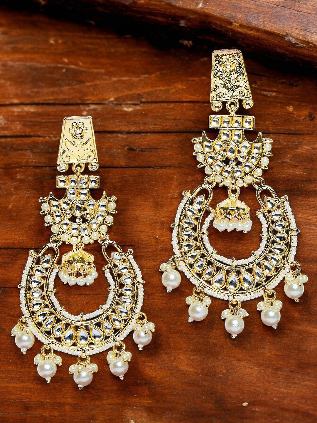 

Anouk Gold Toned Kundan & Pearls Chandbalis