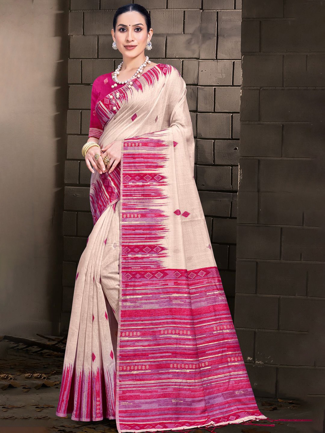 

SANGAM PRINTS Woven Design Tussar Saree, Cream