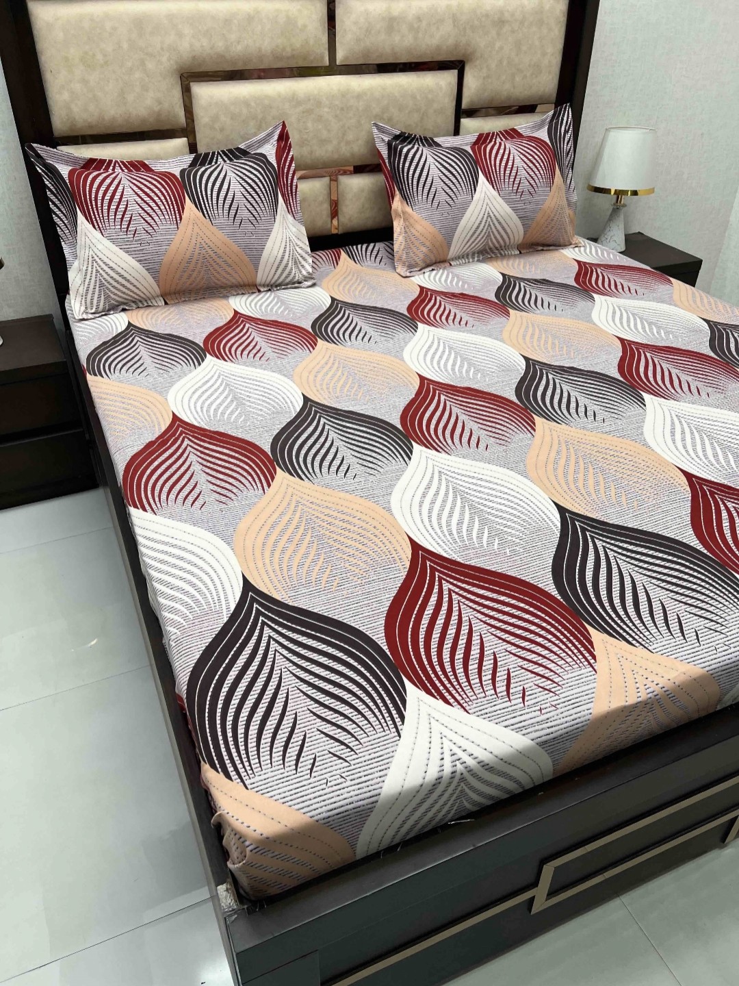 

Pure Decor Peach & Red Floral 250 TC Pure Cotton Queen Bedsheet with 2 Pillow Covers