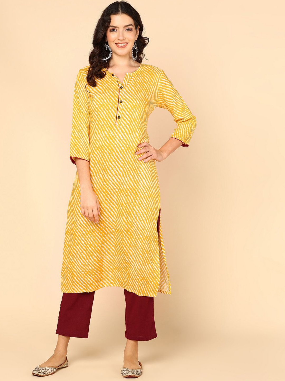 

Shiv ali apparels Geometric Printed Notch Neck Straight Kurta, Yellow