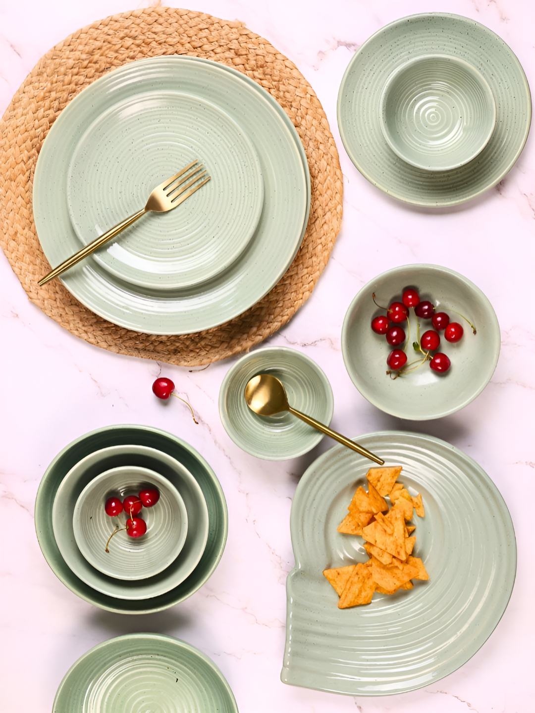 

WEAVING HOMES Green 24 Pieces Ceramic Dinner Set