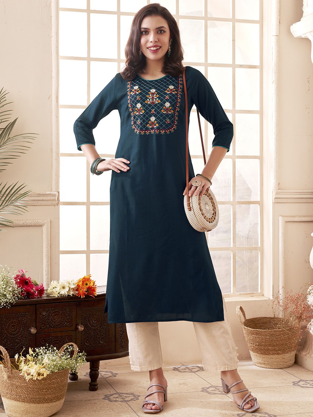 

Anouk Floral Embroidered Round Neck Liva Straight Kurta, Blue