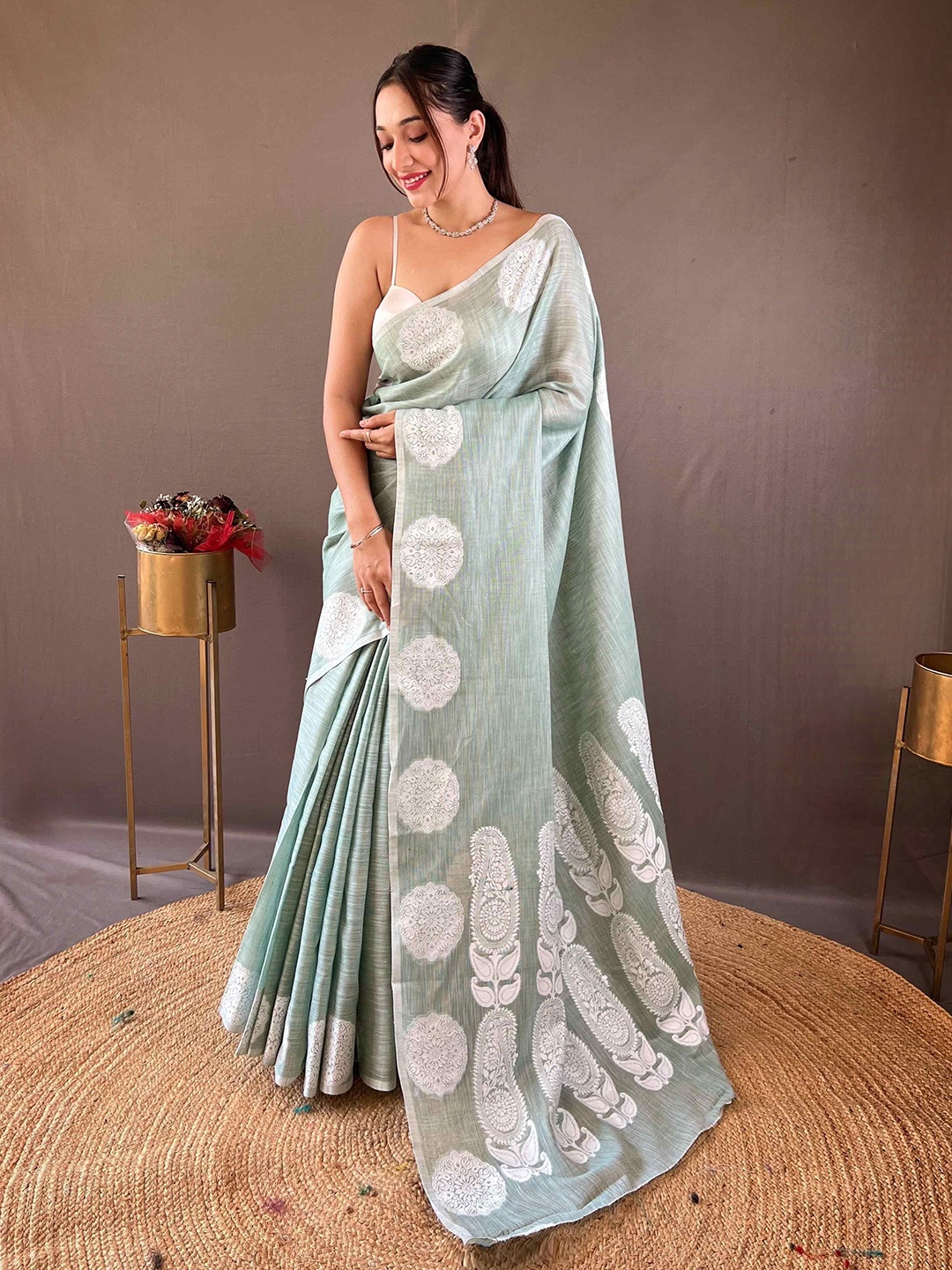 

DEVATITHI Ethnic Motifs Linen Blend Saree, Green