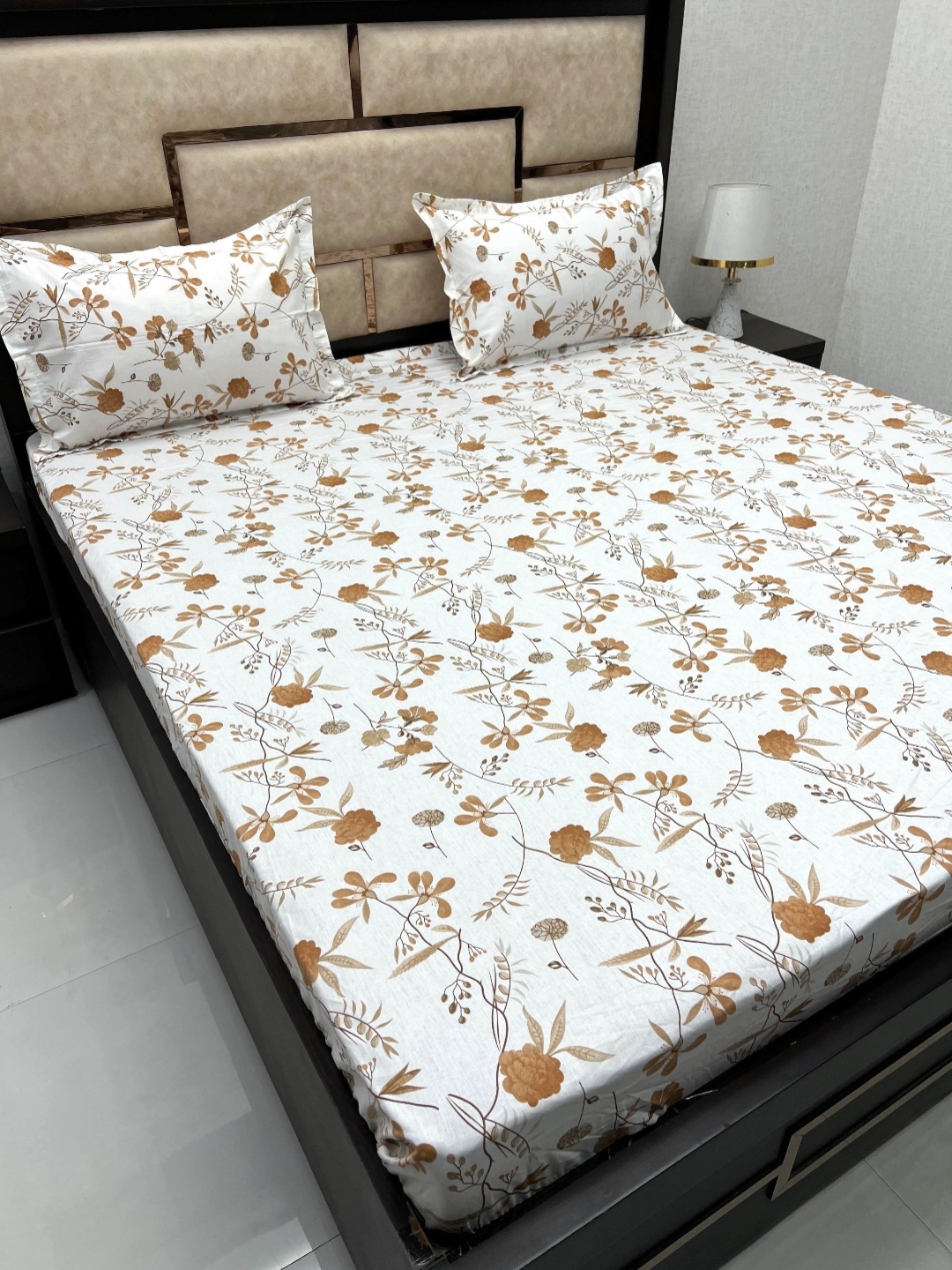

Pure Decor White & Orange Floral 400 TC fitted Cotton King Bedsheet with 2 Pillow Covers