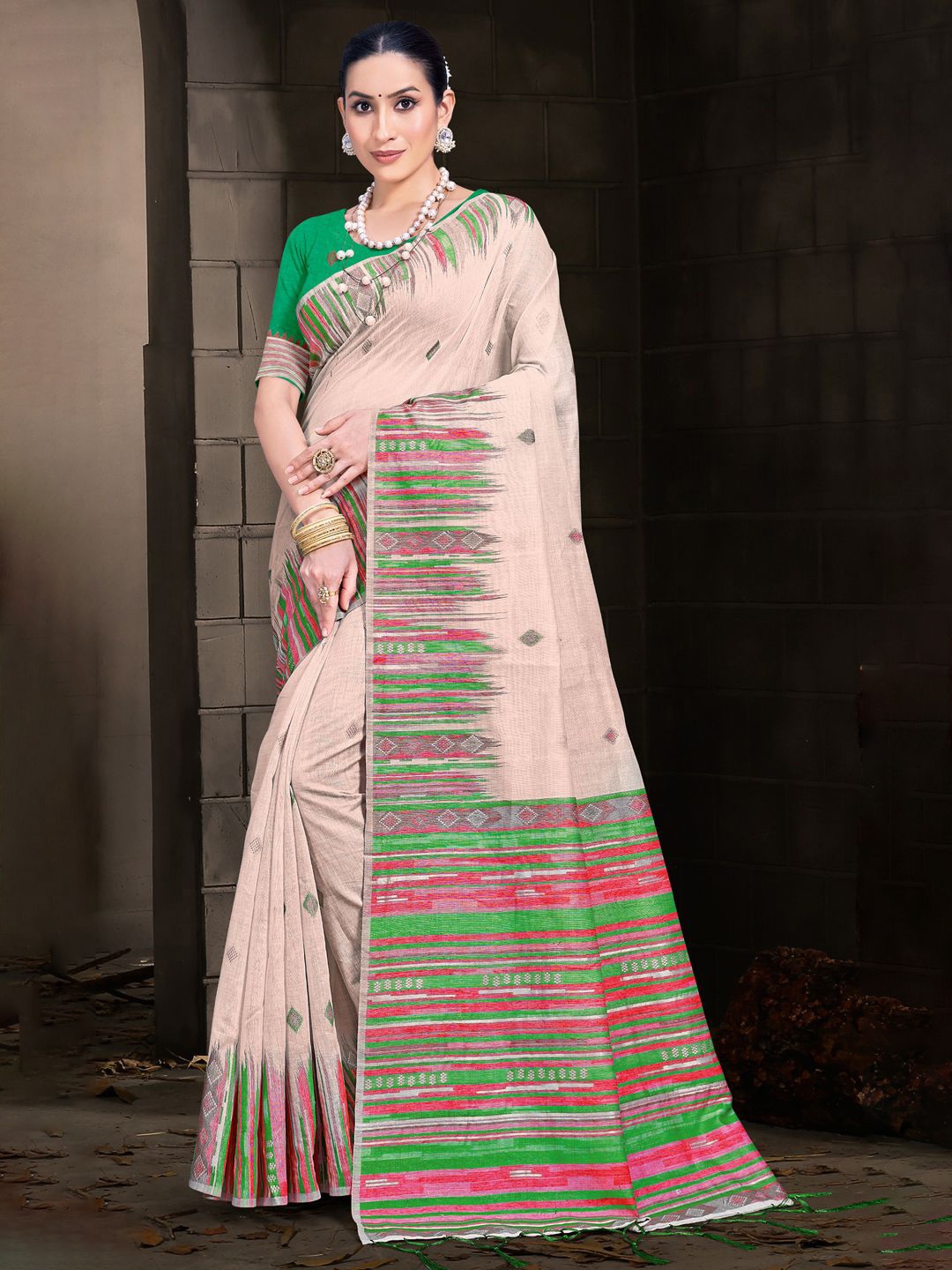 

SANGAM PRINTS Woven Design Tussar Saree, Cream