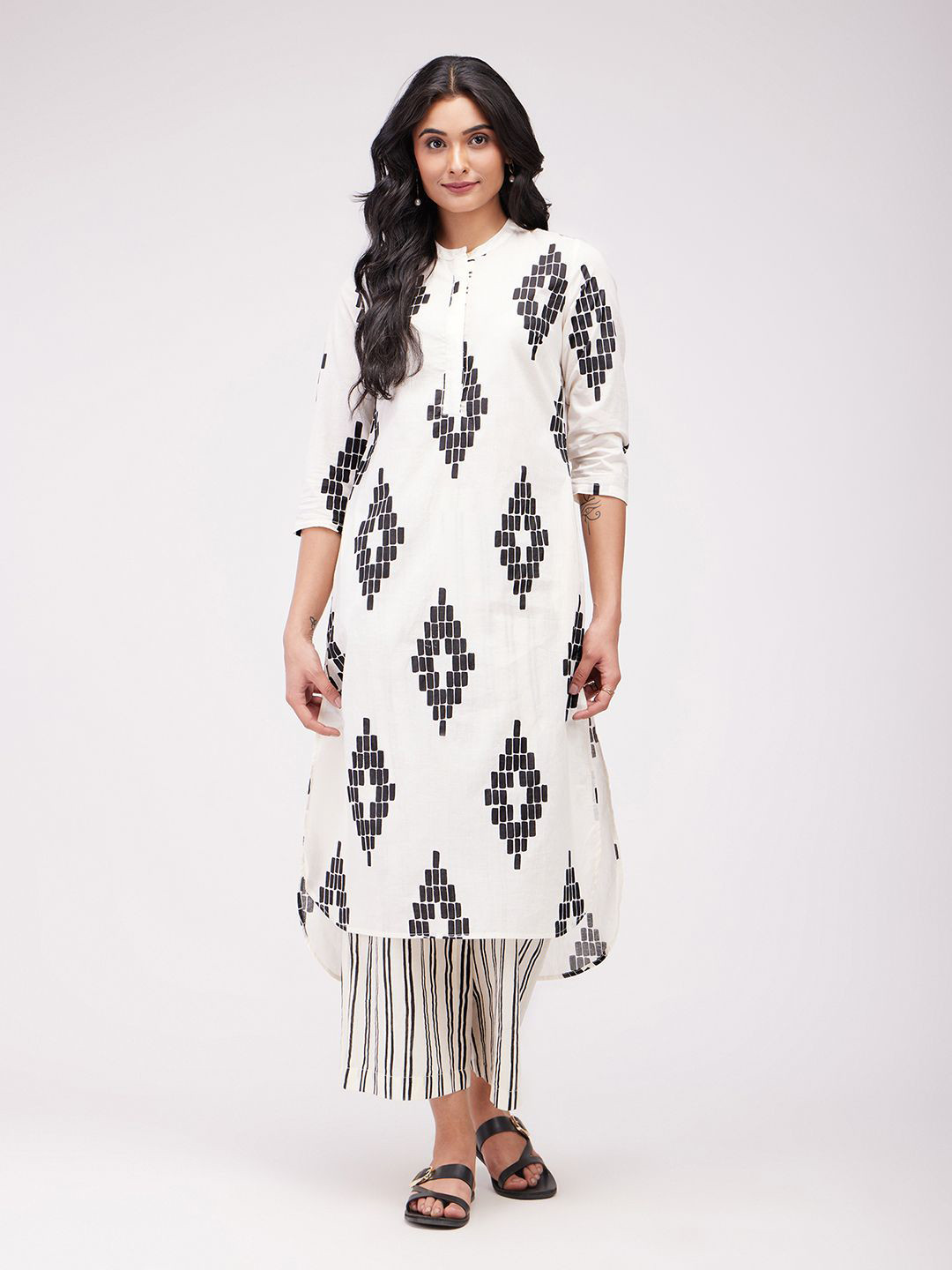 

Pink Fort Geometric Printed Mandarin Collar Cotton Straight Kurta, White