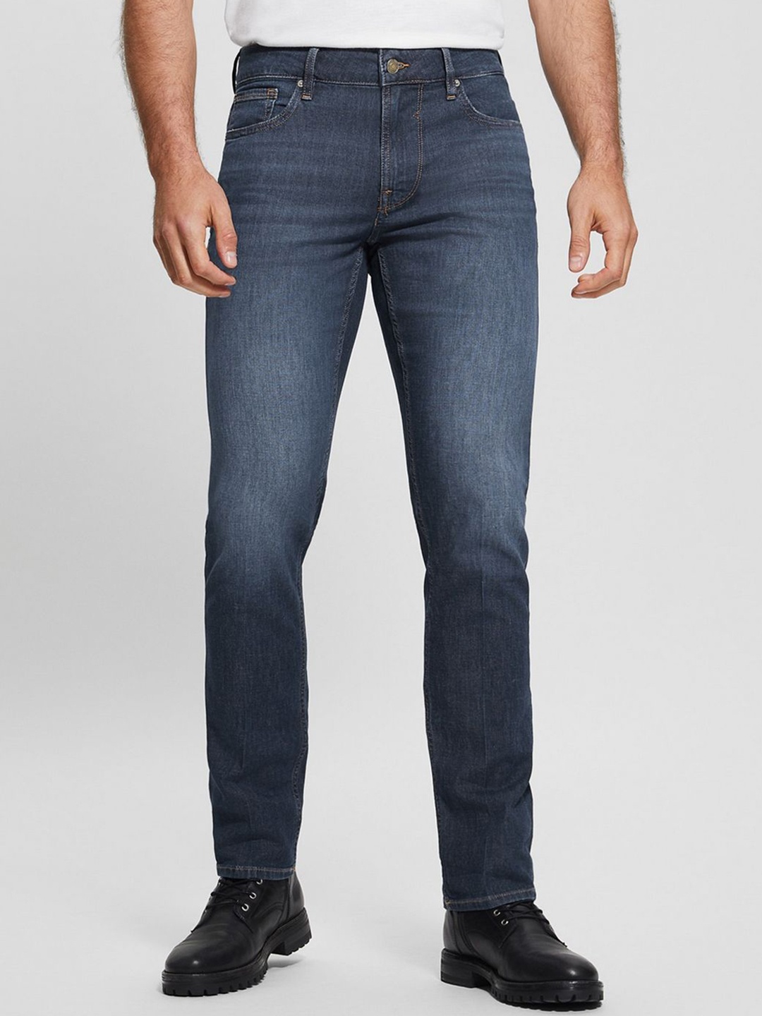 

GUESS Men Tapered Fit Mid-Rise Light Fade Jeans, Blue
