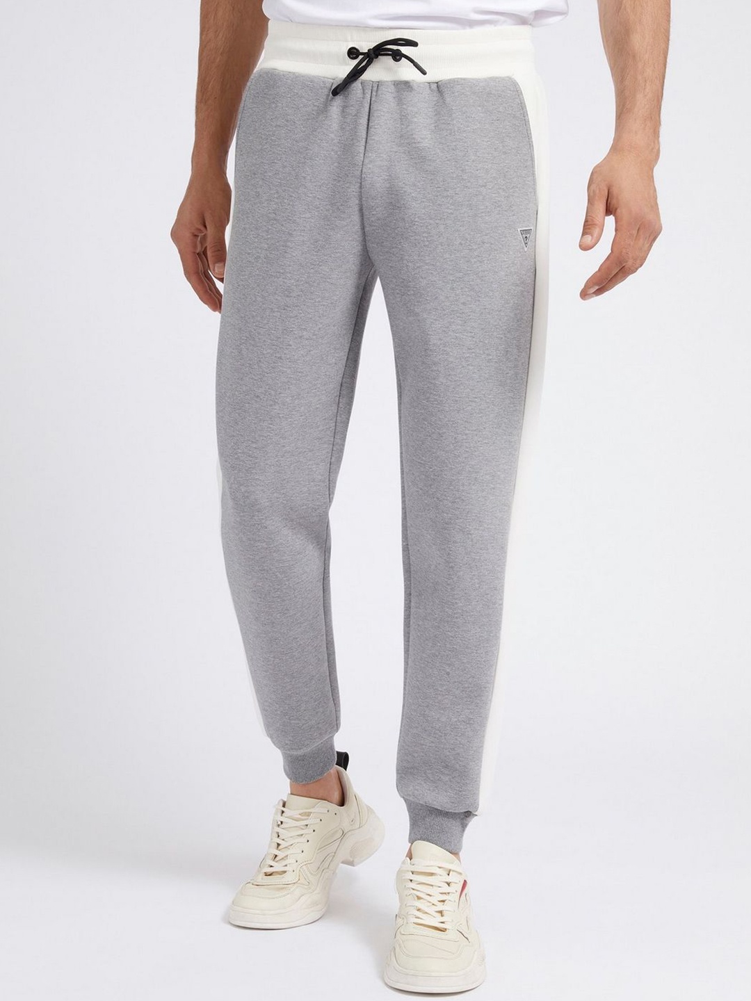 

GUESS Men Relaxed-Fit Mid-Rise Joggers, Grey