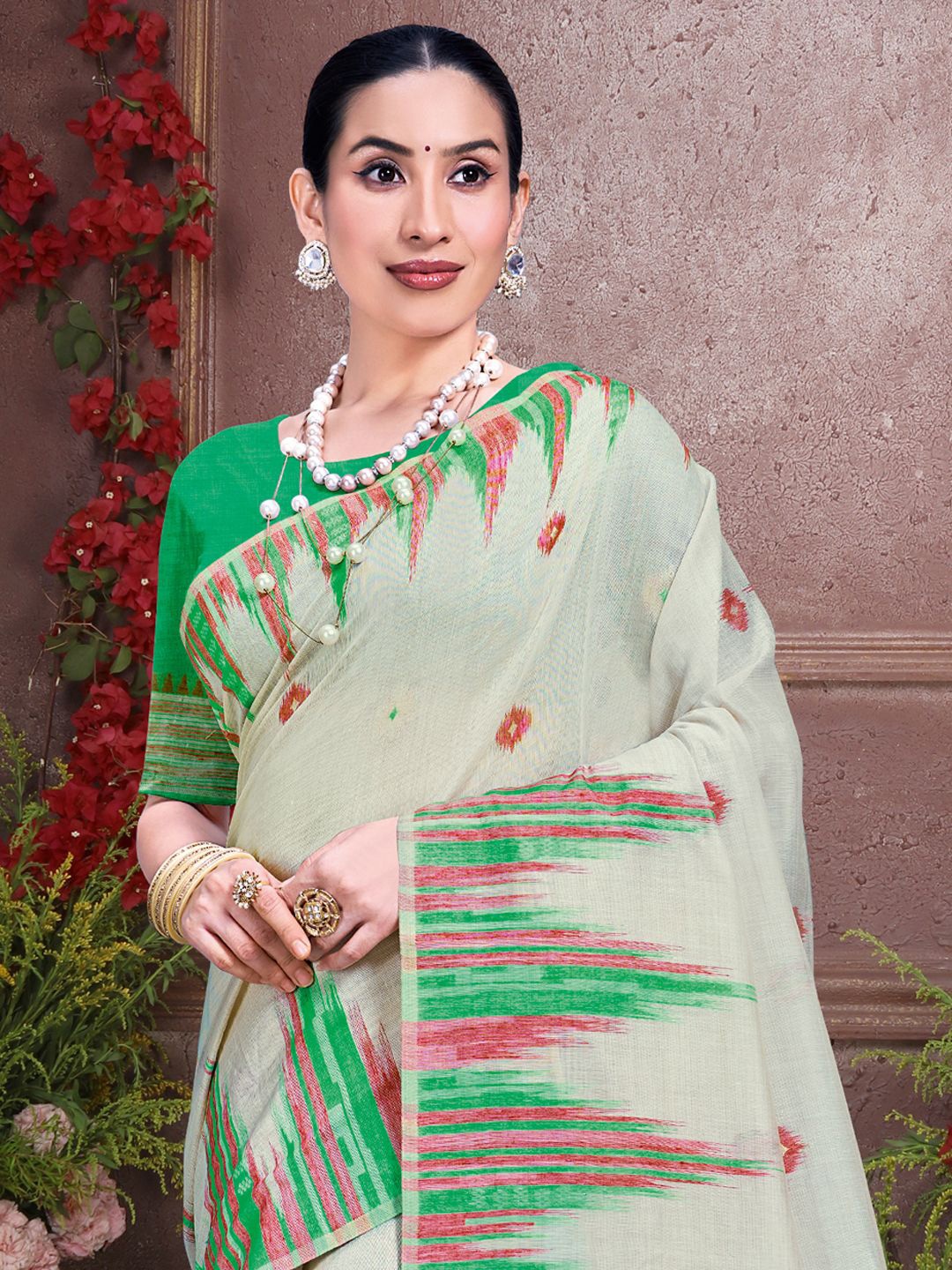 

Exclusiva Ethnic Motifs Saree, Cream