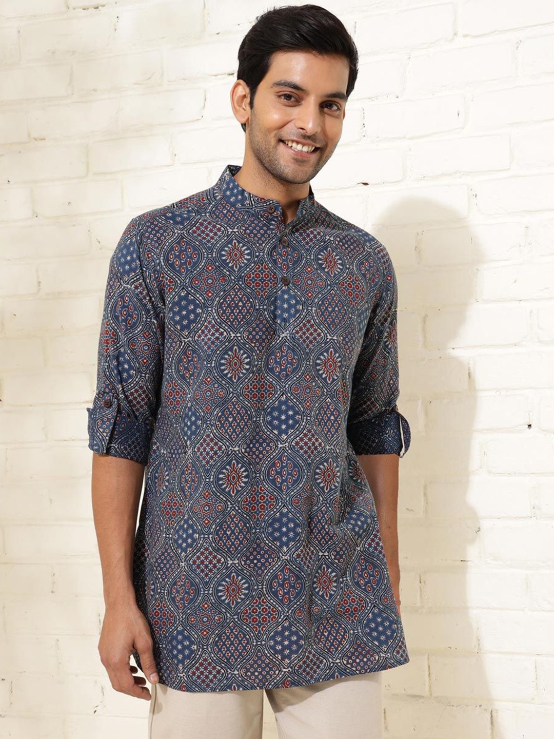 

Fabindia Ethnic Motifs Printed Mandarin Collar Ethnic Motifs Cotton Straight Short Kurta, Blue