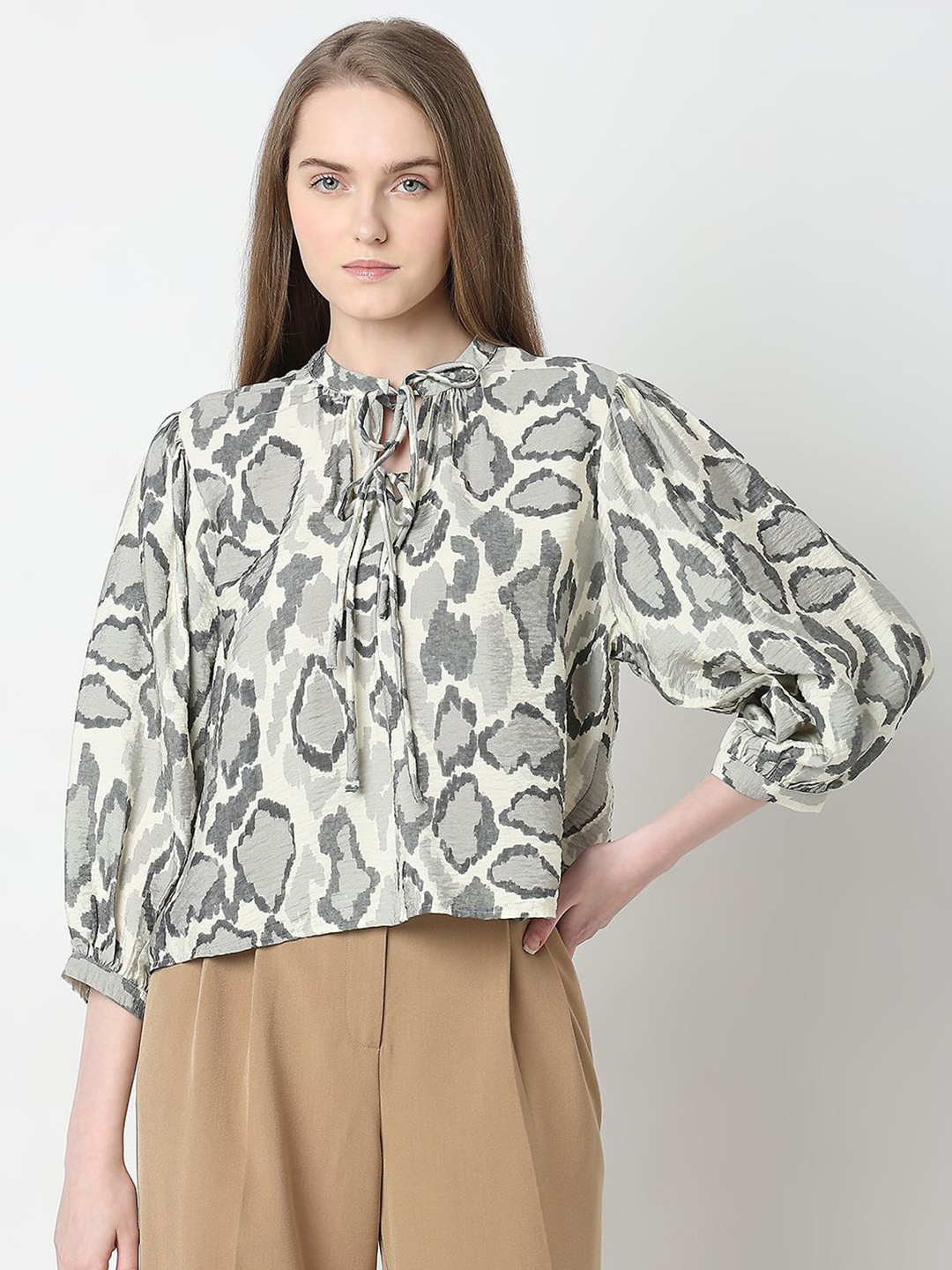 

Vero Moda Women Abstract Printed Tie-Up Neck Top, Off white